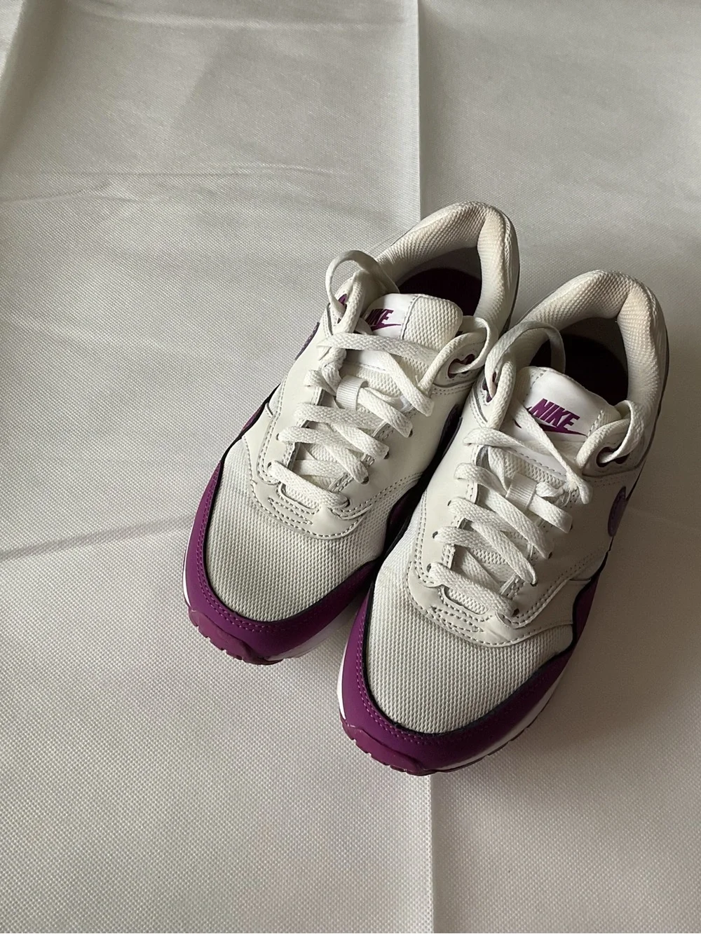 Nike Air Max 1 White & Berry color Athletic Sneakers
